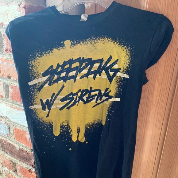 Sleeping With Sirens Band T-Shirt Hot Topic Small - Picture 1 of 2